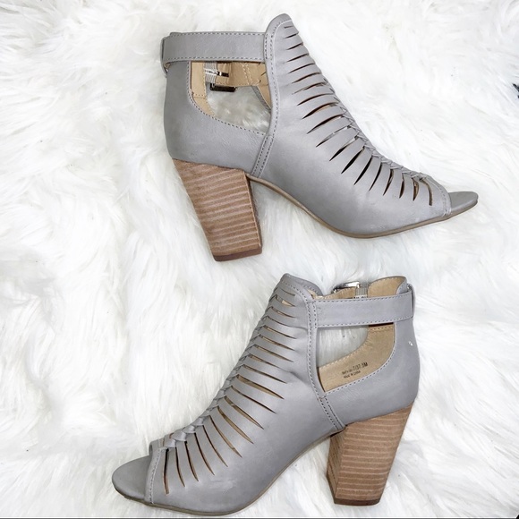 Chinese laundry distressed gray heeled sandal - Picture 2 of 9